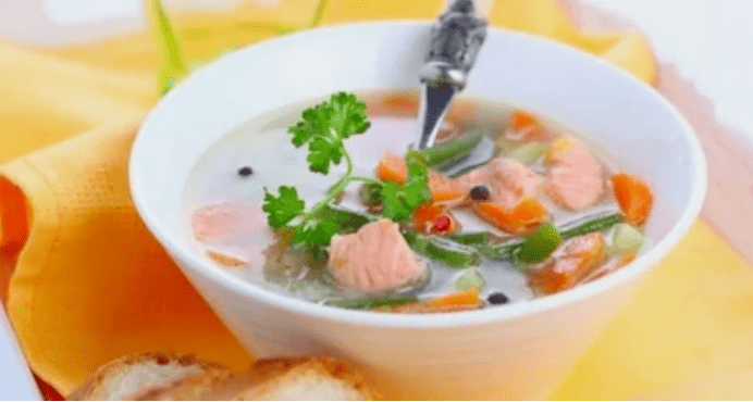 Zuppa di pesce con una dieta proteica