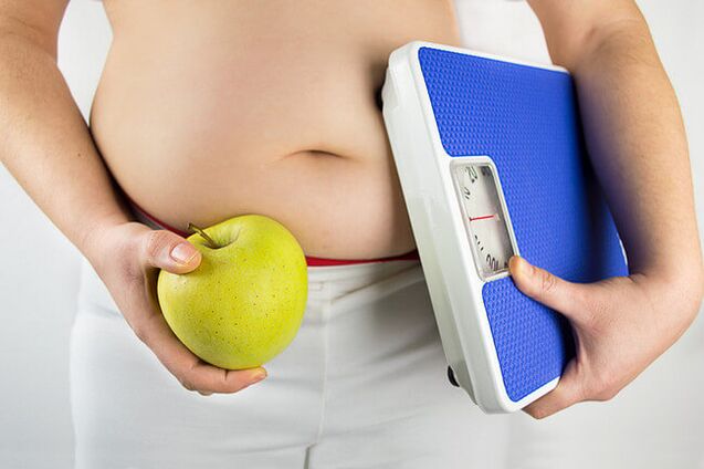 Prepararsi alla perdita di peso include pesarsi e ridurre le calorie giornaliere. 