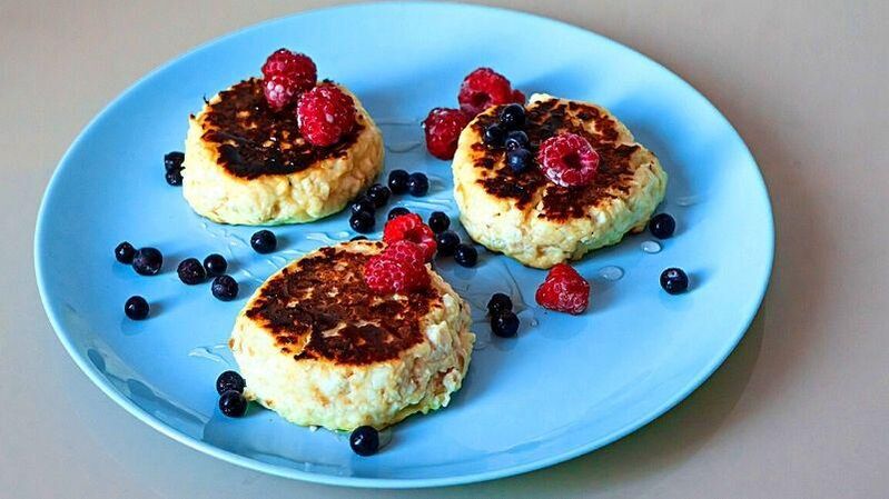 In via eccezionale, puoi cucinare frittelle di ricotta il 5° giorno della dieta a 6 petali. 